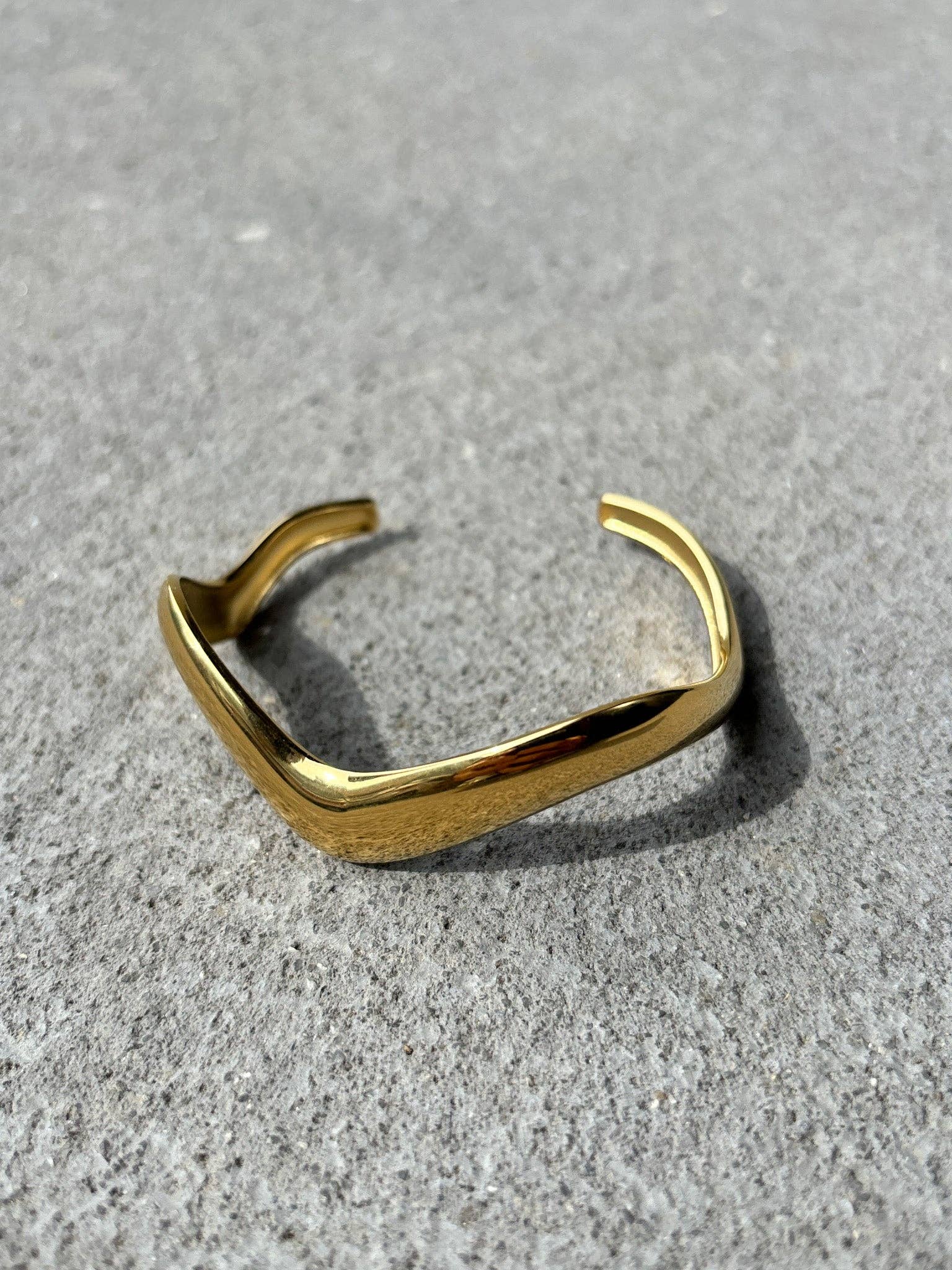 Wavy Slim Gold Bangle