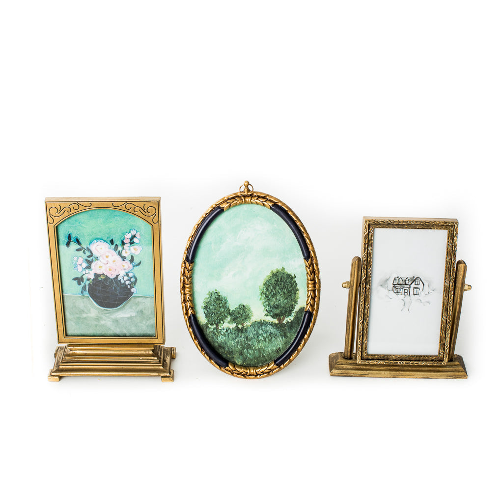 HEIRLOOM-INSPIRED GOLD FRAMES