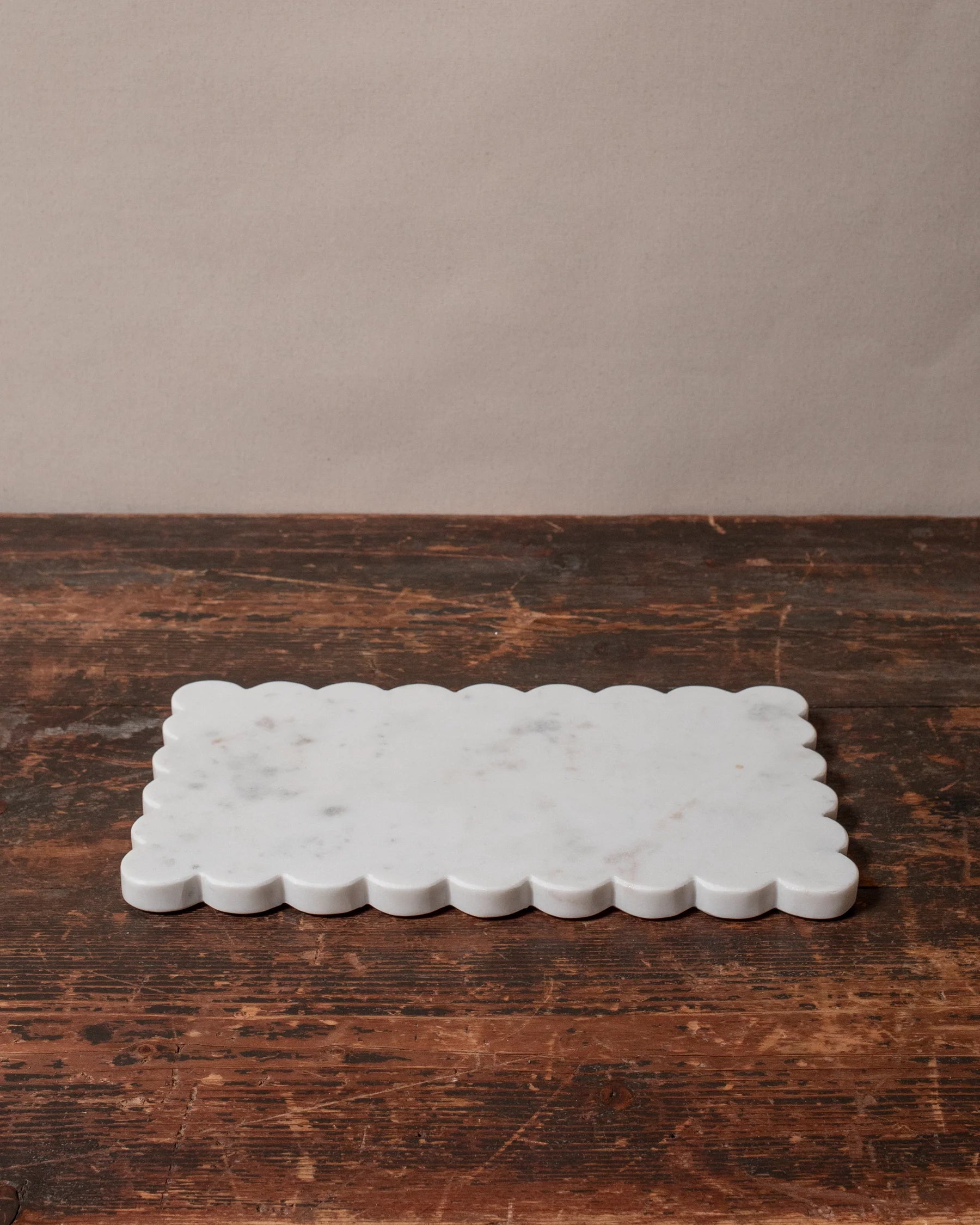 Scalloped cutting board