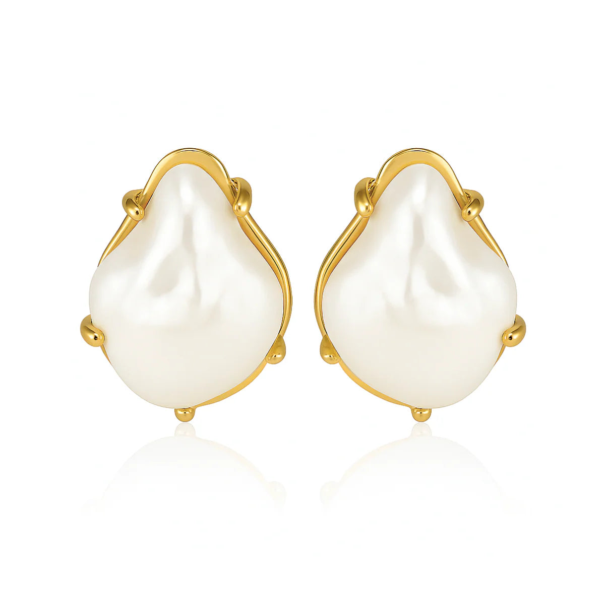 Willa Oversized Baroque Pearl Earring