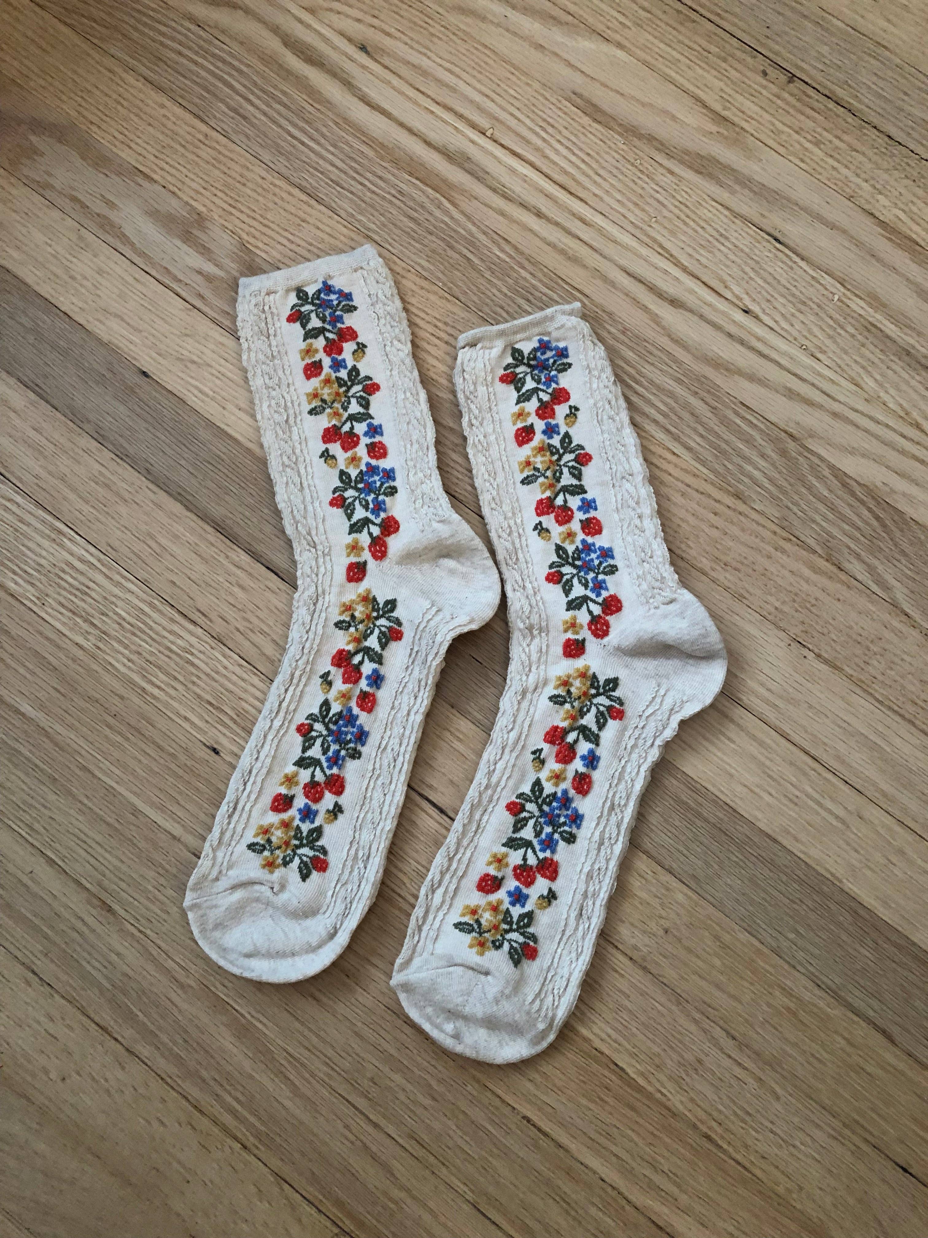 STRAWBERRY GARDEN SOCKS