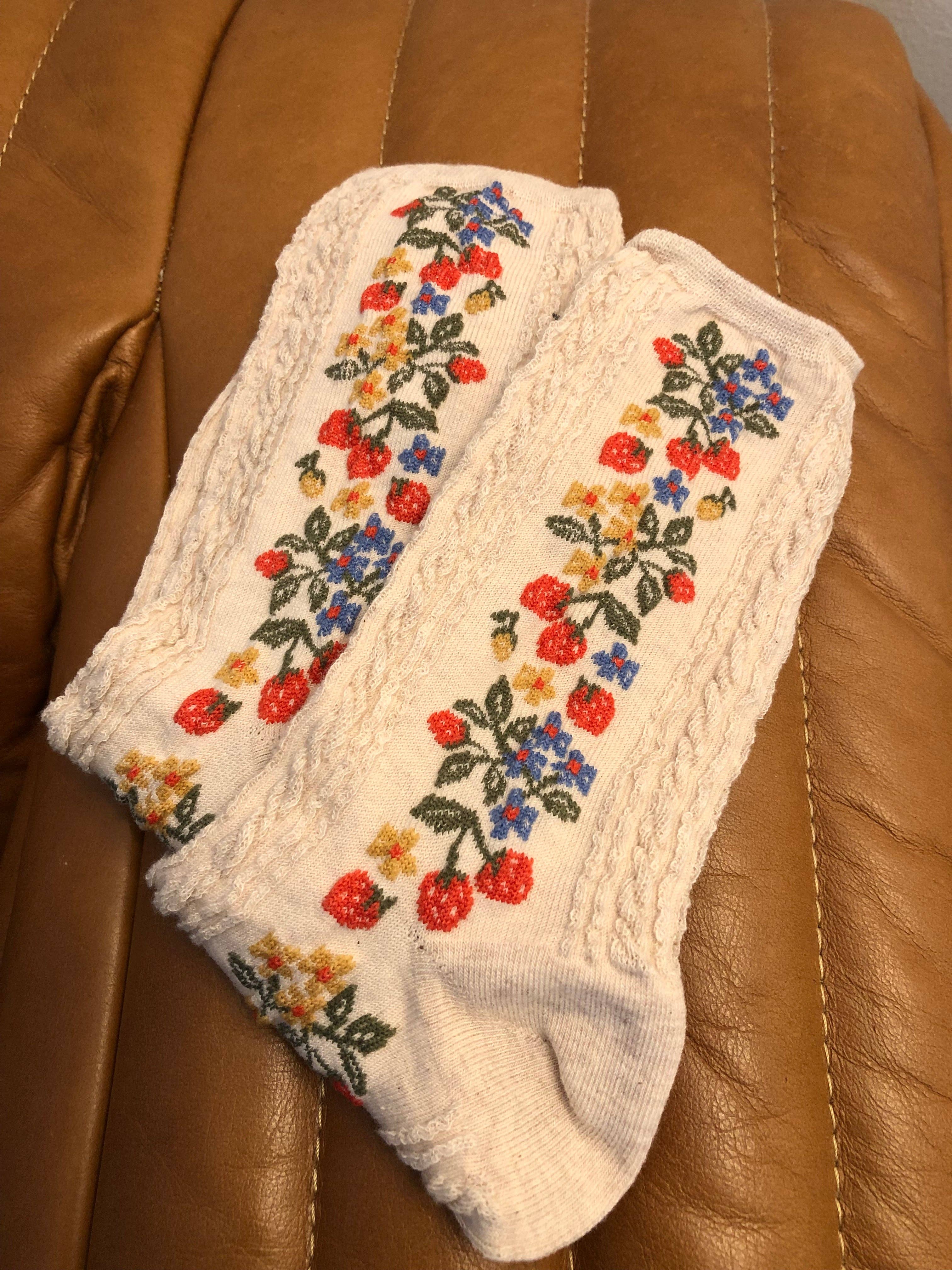 STRAWBERRY GARDEN SOCKS