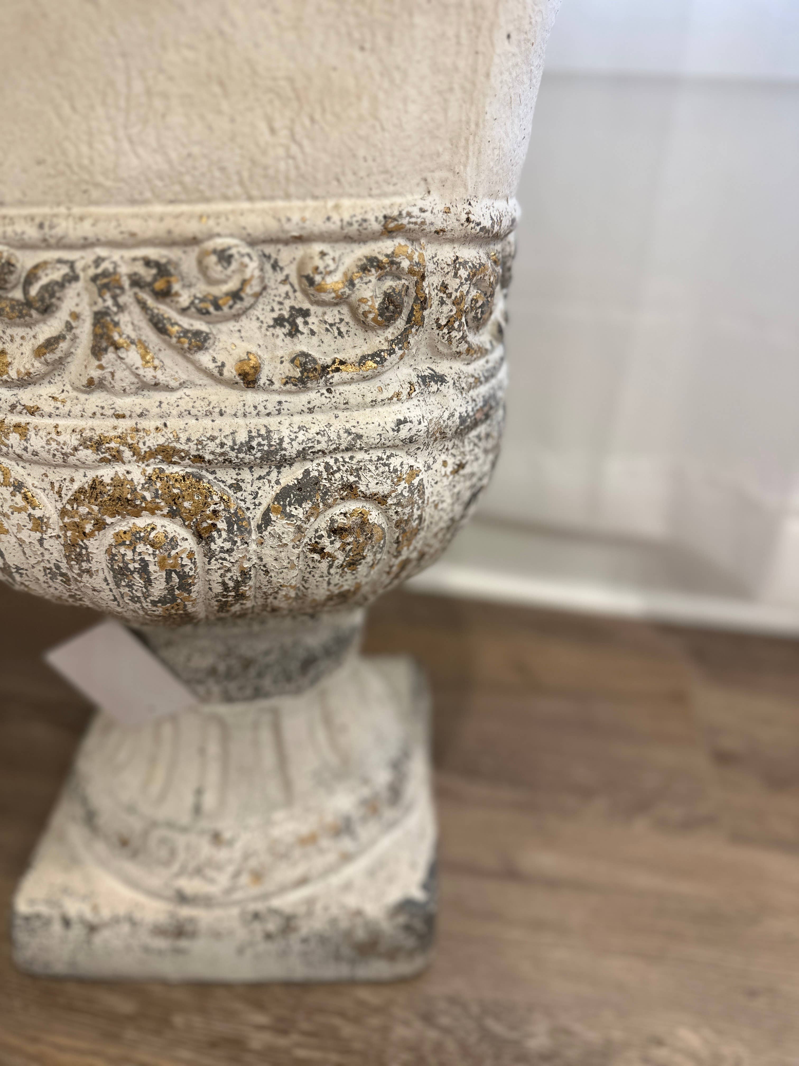 LARGE ANTIQUE STYLE FLOWER URN