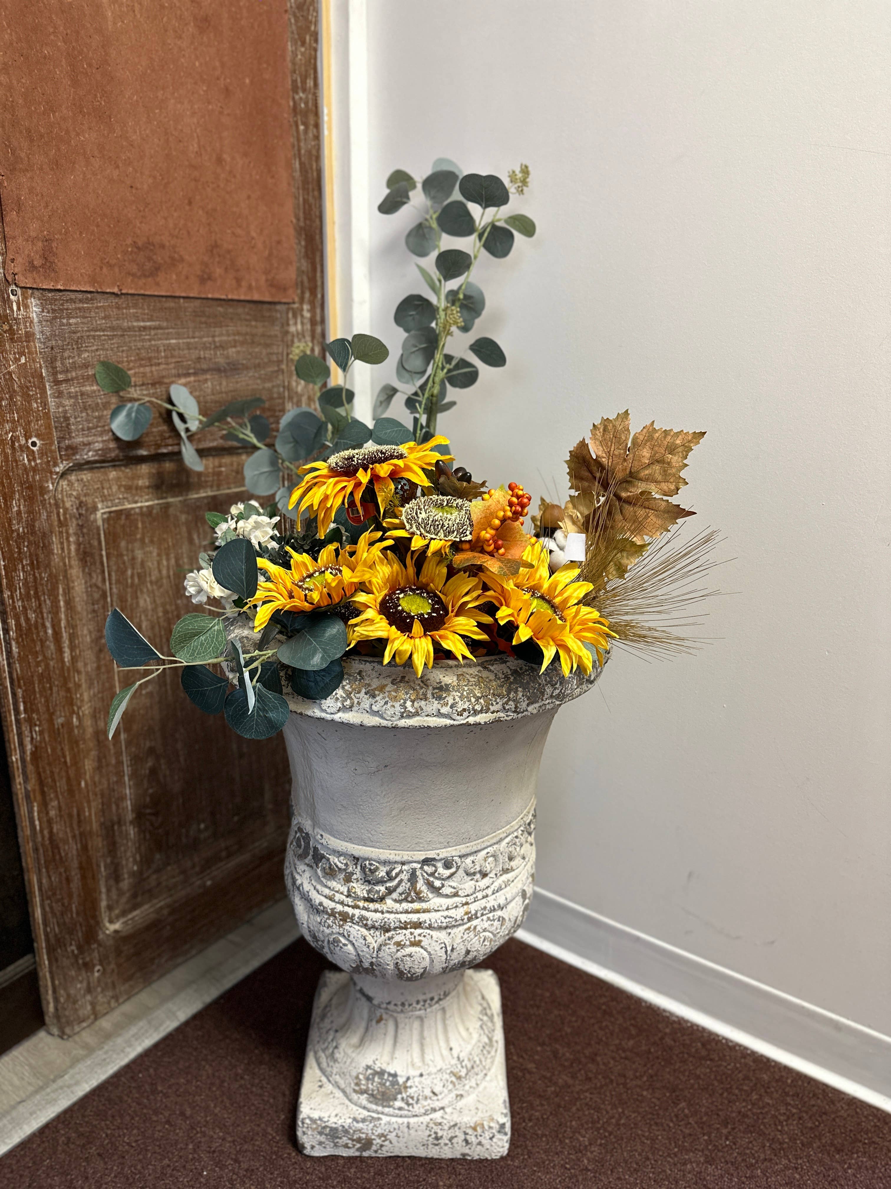 LARGE ANTIQUE STYLE FLOWER URN