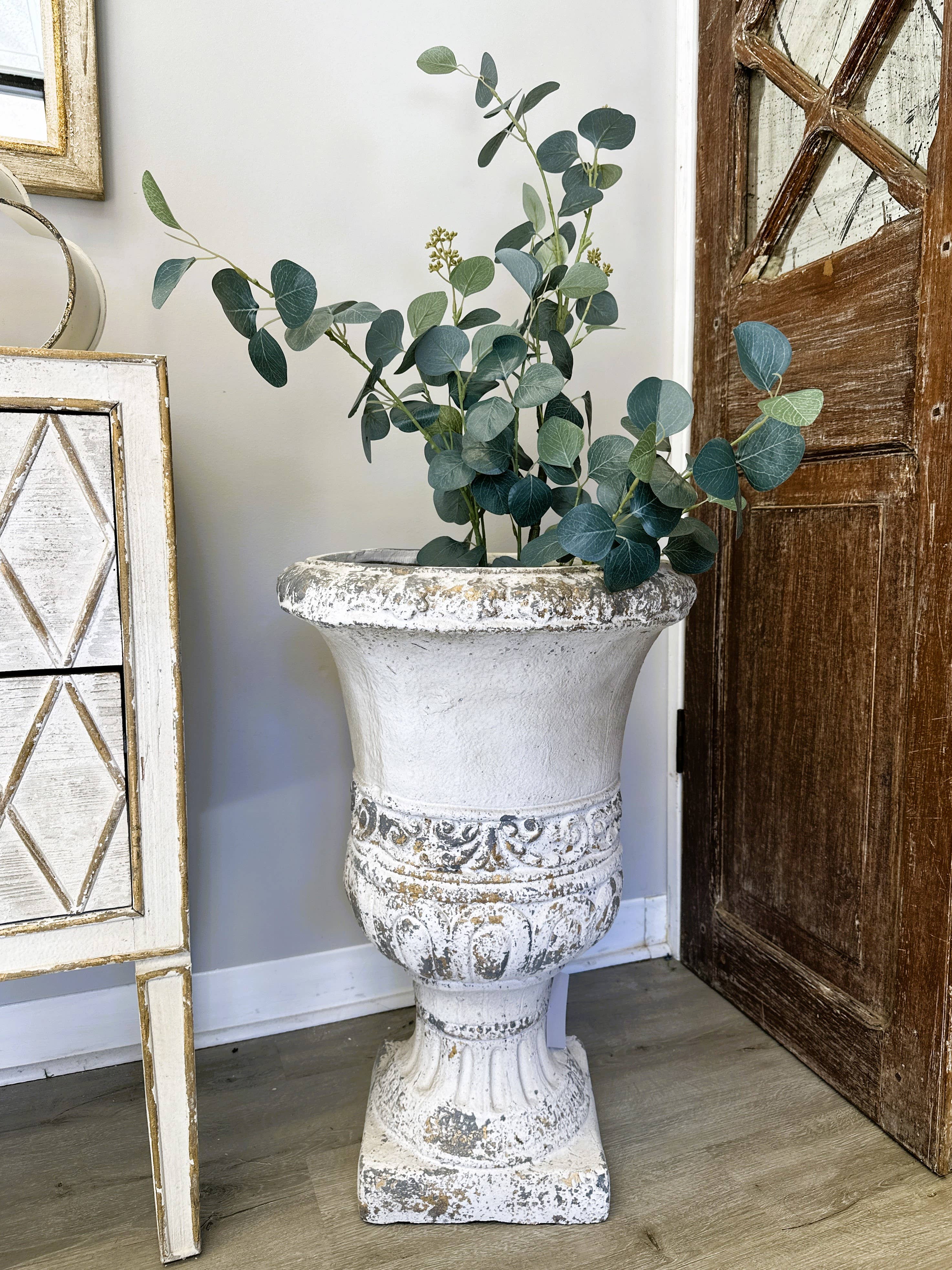 LARGE ANTIQUE STYLE FLOWER URN