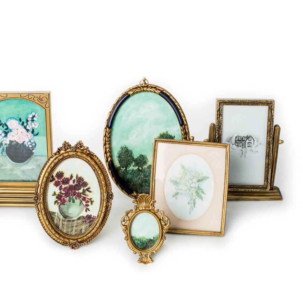 HEIRLOOM-INSPIRED GOLD FRAMES