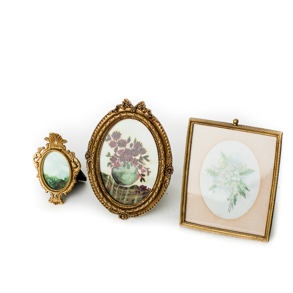 HEIRLOOM-INSPIRED GOLD FRAMES