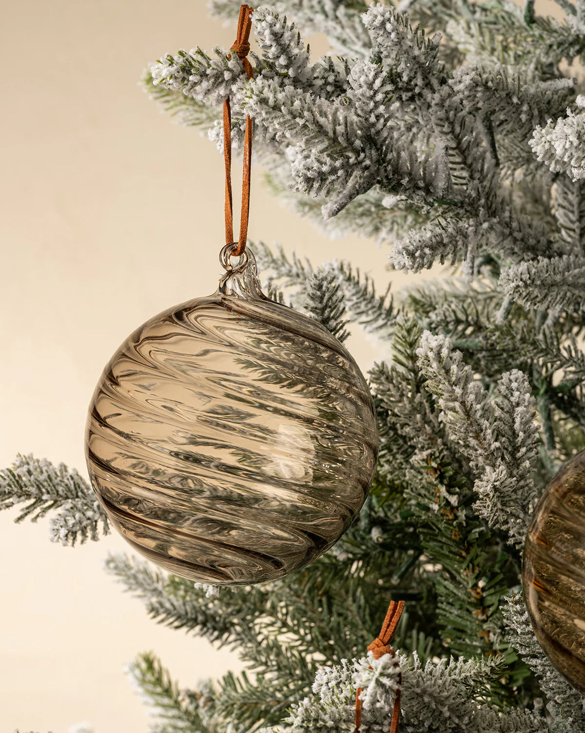 Glass swirl ornament lt brown