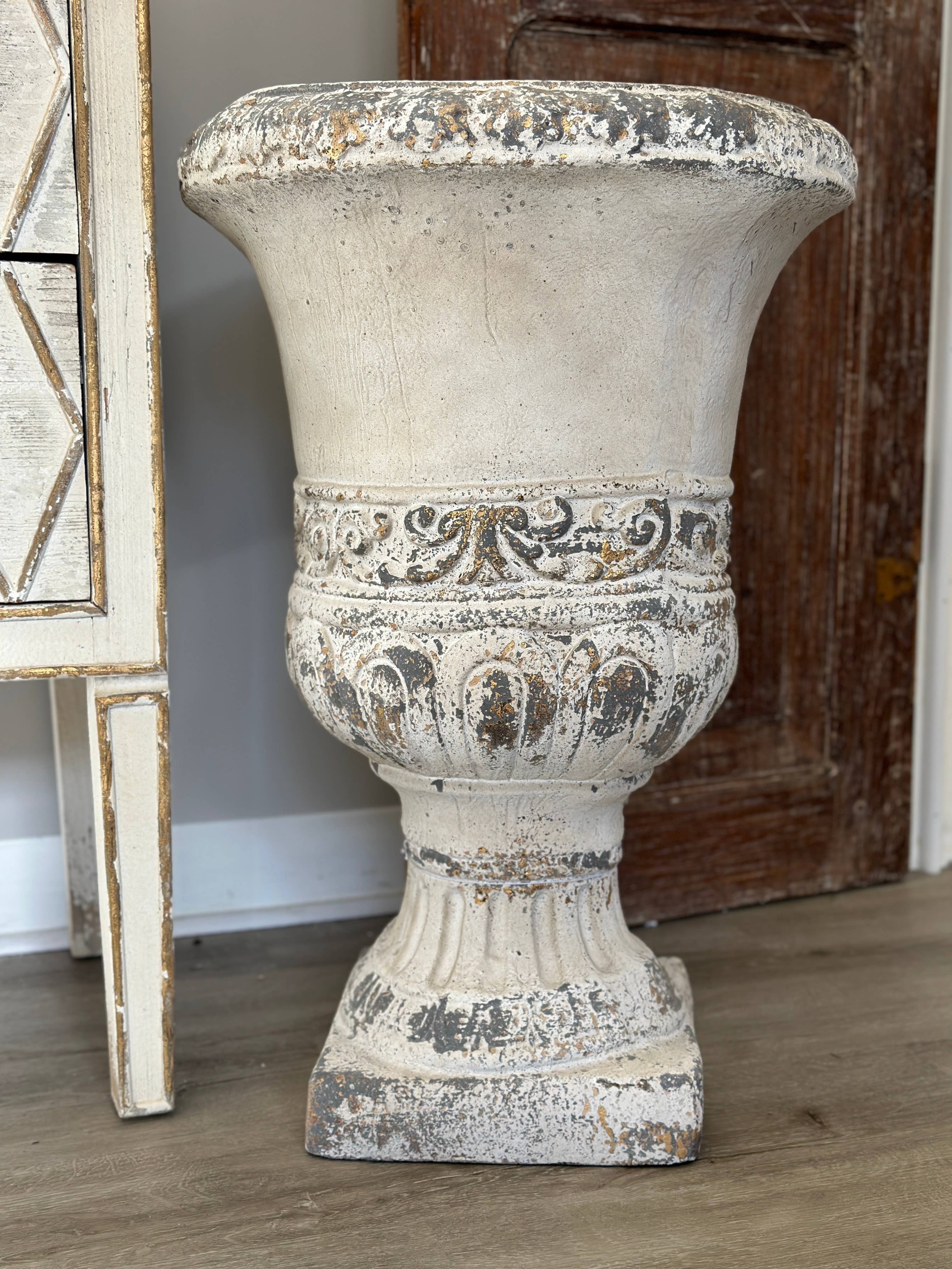 LARGE ANTIQUE STYLE FLOWER URN