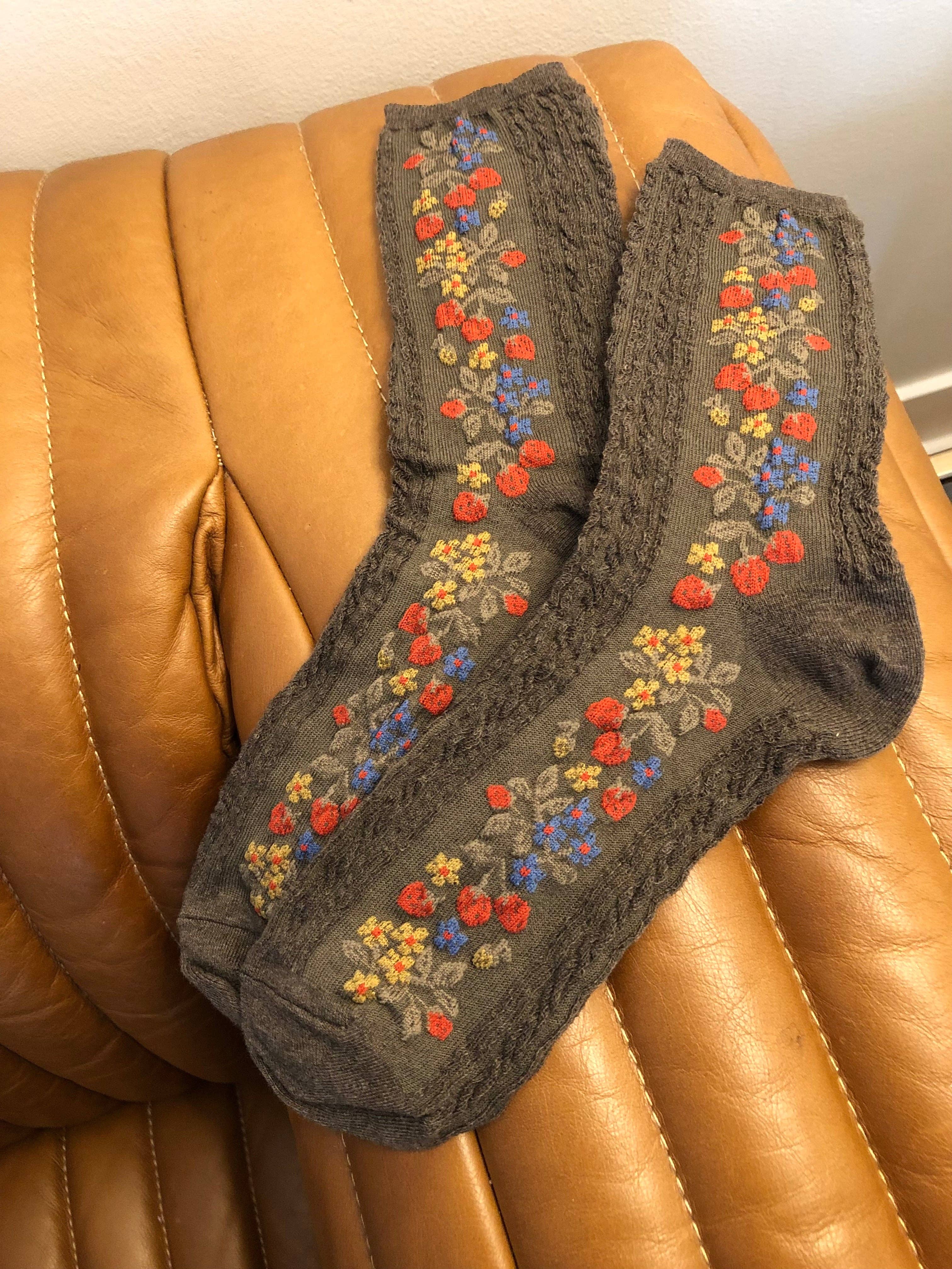 STRAWBERRY GARDEN SOCKS